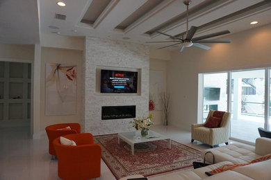 Photo of a medium sized contemporary home in Tampa.