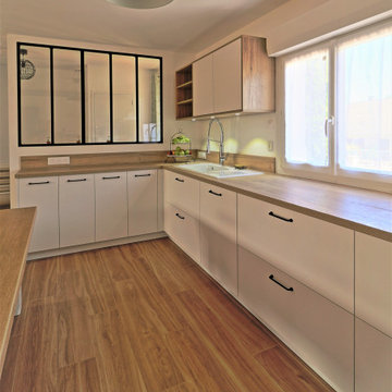 Rénovation cuisine blanche et bois esprit campagne chic