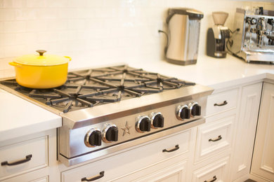 Kitchen - traditional kitchen idea in San Luis Obispo