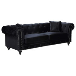 Traditional Sofas by Meridian Furniture