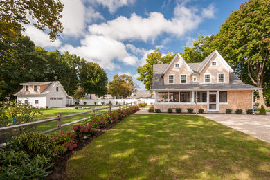 Beach style home design photo in Bridgeport