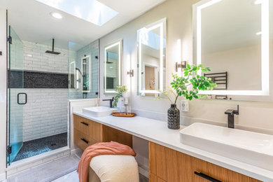 Example of a minimalist bathroom design in Phoenix