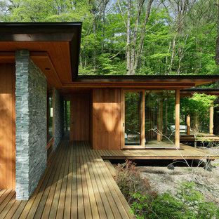 他の地域のアジアンスタイルのおしゃれなデッキ (張り出し屋根) の写真