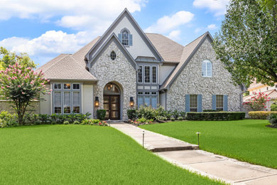 Example of an exterior home design in Houston