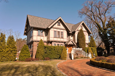 Home design - traditional home design idea in New York