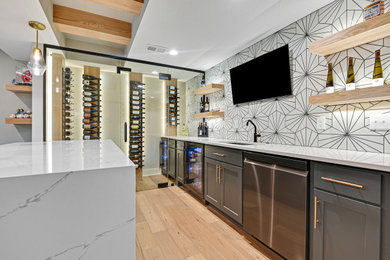 Example of a home bar design in Kansas City
