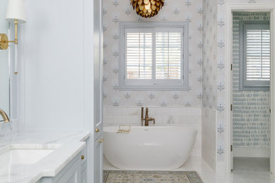 Example of a transitional bathroom design in Dallas