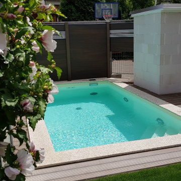 Kleines Beton-Folienbecken 4,50 x 3,00 x 1,50 m in sand. Passt in jeden Garten.