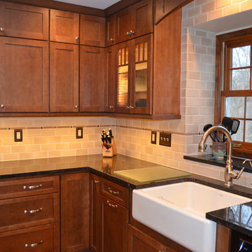 Details make the difference in this backsplash