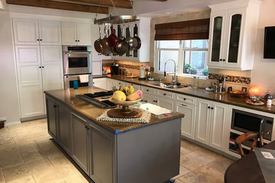 Kitchen photo in Los Angeles