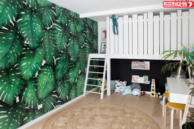 Design ideas for a tropical family room in Gold Coast - Tweed.
