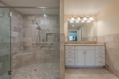 Inspiration for a timeless bathroom remodel in Bridgeport