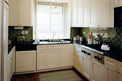 Elegant kitchen photo in New York