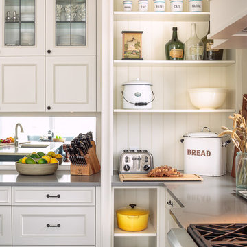 Countryside Traditional Kitchen - Astro Design - Ottawa