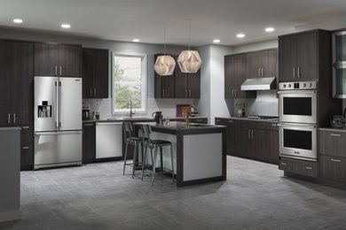 Example of a minimalist kitchen design in Charlotte