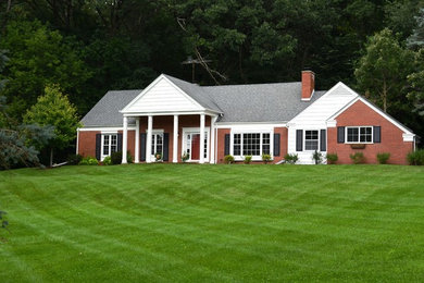 Home design - traditional home design idea in Chicago