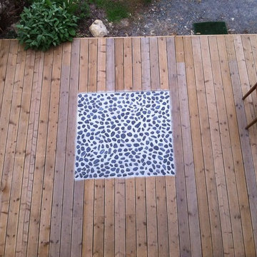 terrasse bois et incrustation de galets