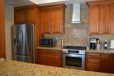 Inspiration for a transitional kitchen remodel in Los Angeles