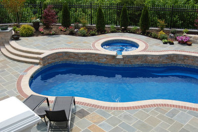 Elegant pool photo in Richmond