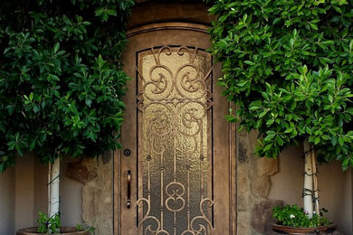 Example of a classic entryway design in Phoenix