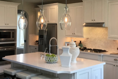 Kitchen - kitchen idea in Houston