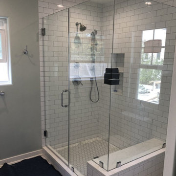 Glass Shower Enclosure For An Elegant Bathroom