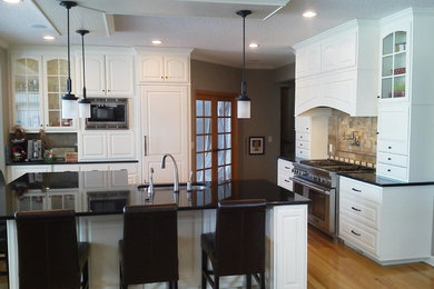 Example of a kitchen design in Minneapolis