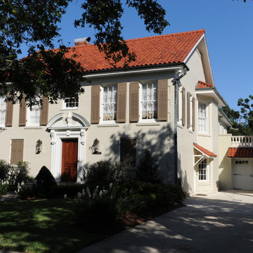 Poolside Living on Versailles