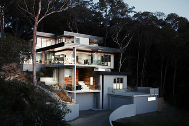 Photo of a large contemporary home design in Gold Coast - Tweed.