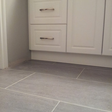 TRANSITIONAL BATHROOMS - White lacquered MDF