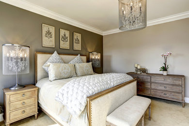 This is an example of a traditional bedroom in London.