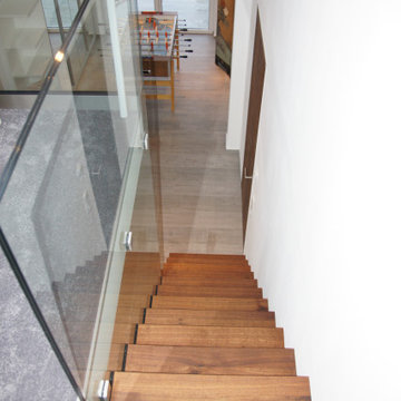 Treppenaufgang mit nutzbarem Stauraum