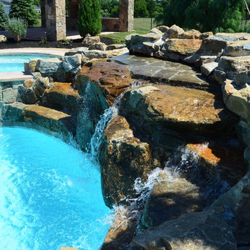 Custom Pools & Spas