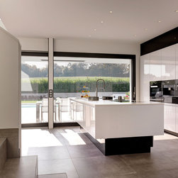 LEICHT CABINETS - Kitchen Cabinetry
