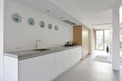 Inspiration for a modern kitchen remodel in Amsterdam