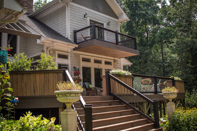 This is an example of a country deck in Raleigh.
