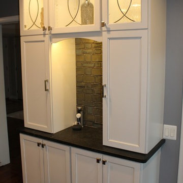 Starmark Kitchen in Maple Stratford Macadamia w/ Nickel Glaze