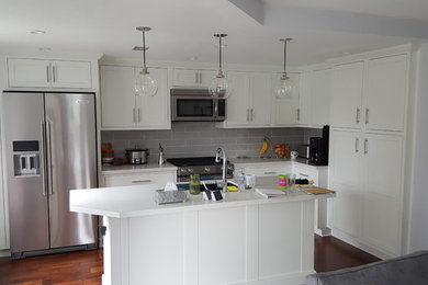 Kitchen - transitional kitchen idea in San Diego