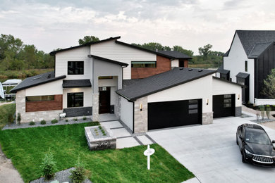 Home design - contemporary home design idea in Omaha