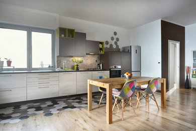 Foto di una sala da pranzo contemporanea di medie dimensioni