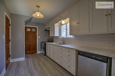 Example of a minimalist home design design in Kansas City
