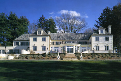 Inspiration for a timeless exterior home remodel in New York