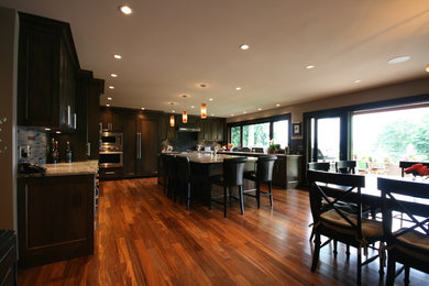 Transitional kitchen photo in Vancouver