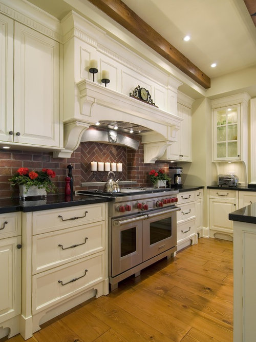 Traditional Kitchen Design Ideas, Remodels & Photos