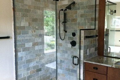 Bathroom - transitional bathroom idea in Orlando