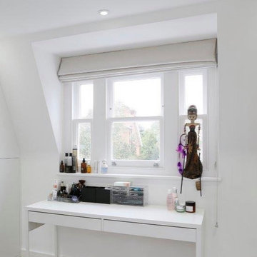 Triple sash window