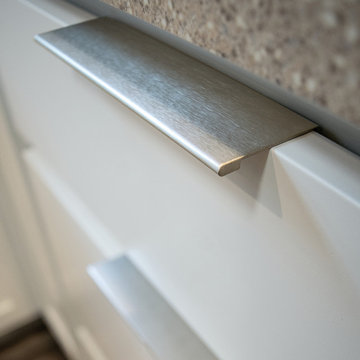 Advantage Plus Contemporary Advantage Two Edge Pulls