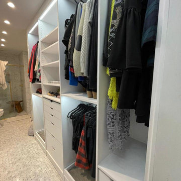 Optimizing Wardrobe Organization: Projects for Small White Walk-In Closets