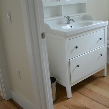 Rift Red Oak Plank Flooring, Bathroom