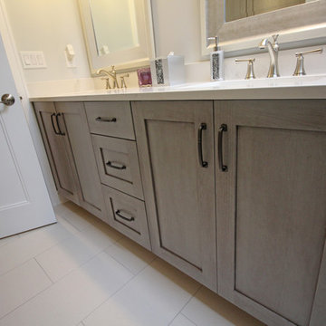 Versatile Hall Bath Design in Farmington Hills